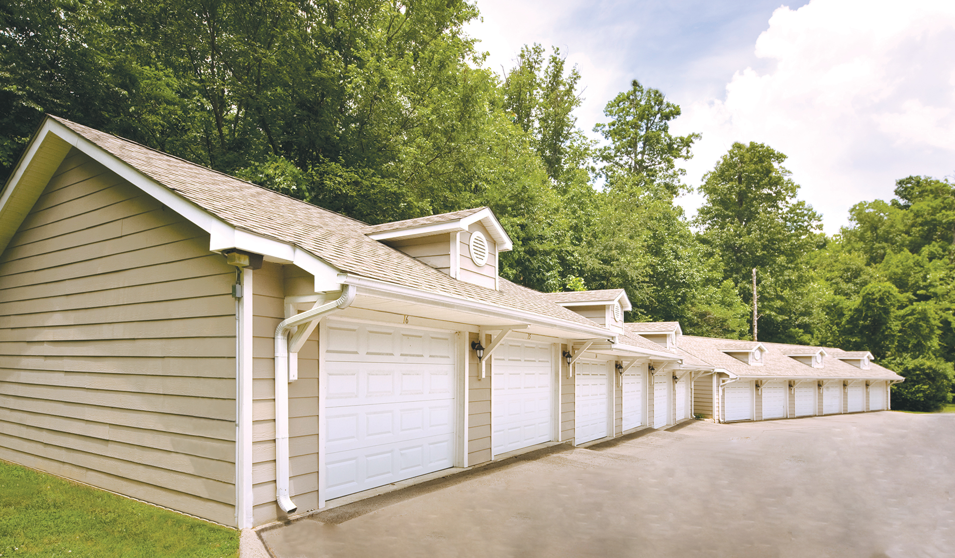 Hillmeade Apartments - Personal Garages
